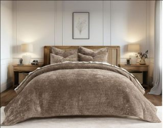 Evergrace Stripe Luxury Velvet Quilt Set