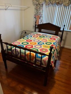Pristine Vintage Handmade Grandmother’s Flower Garden Quilt - Hexagon Patchwork