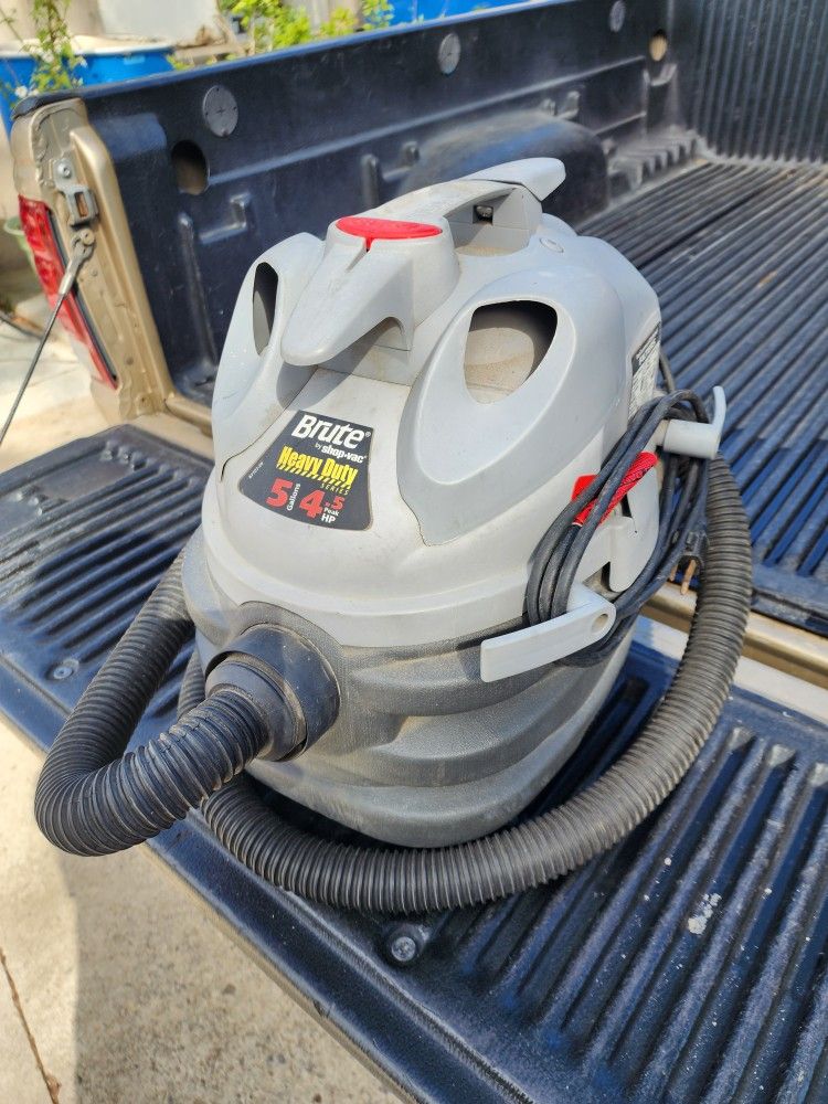 Brute Heavy Duty Shop Vac
