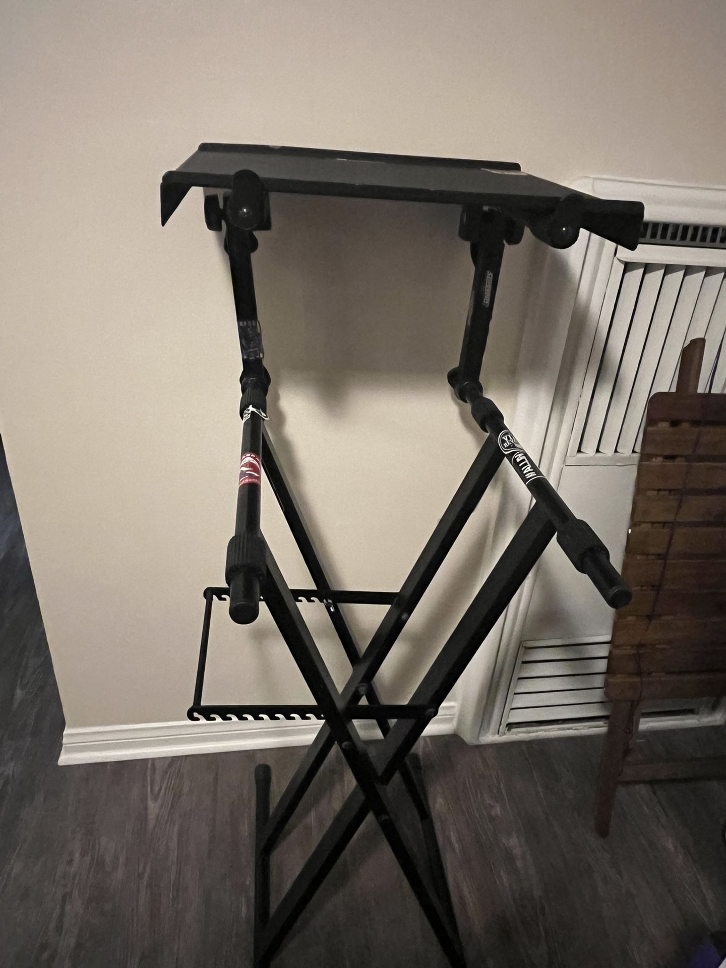 Dj X Stand