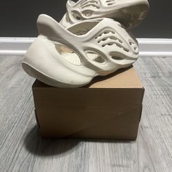 Yeezy Foam Runner Ararat Size 9