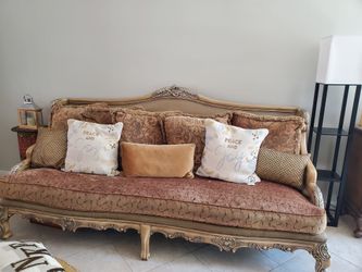 Elegant living room set-perfect condition