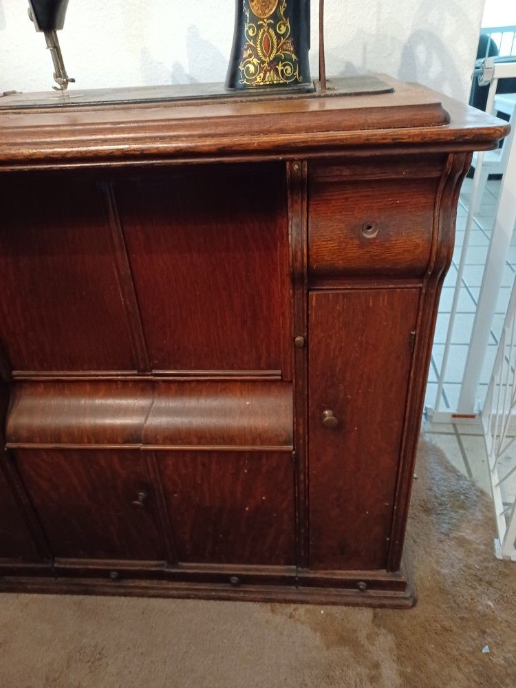 Singer Sewing MACHINE TREADLE PARLOR CABINET WORKING MODEL