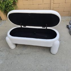 Off White OTTOMAN