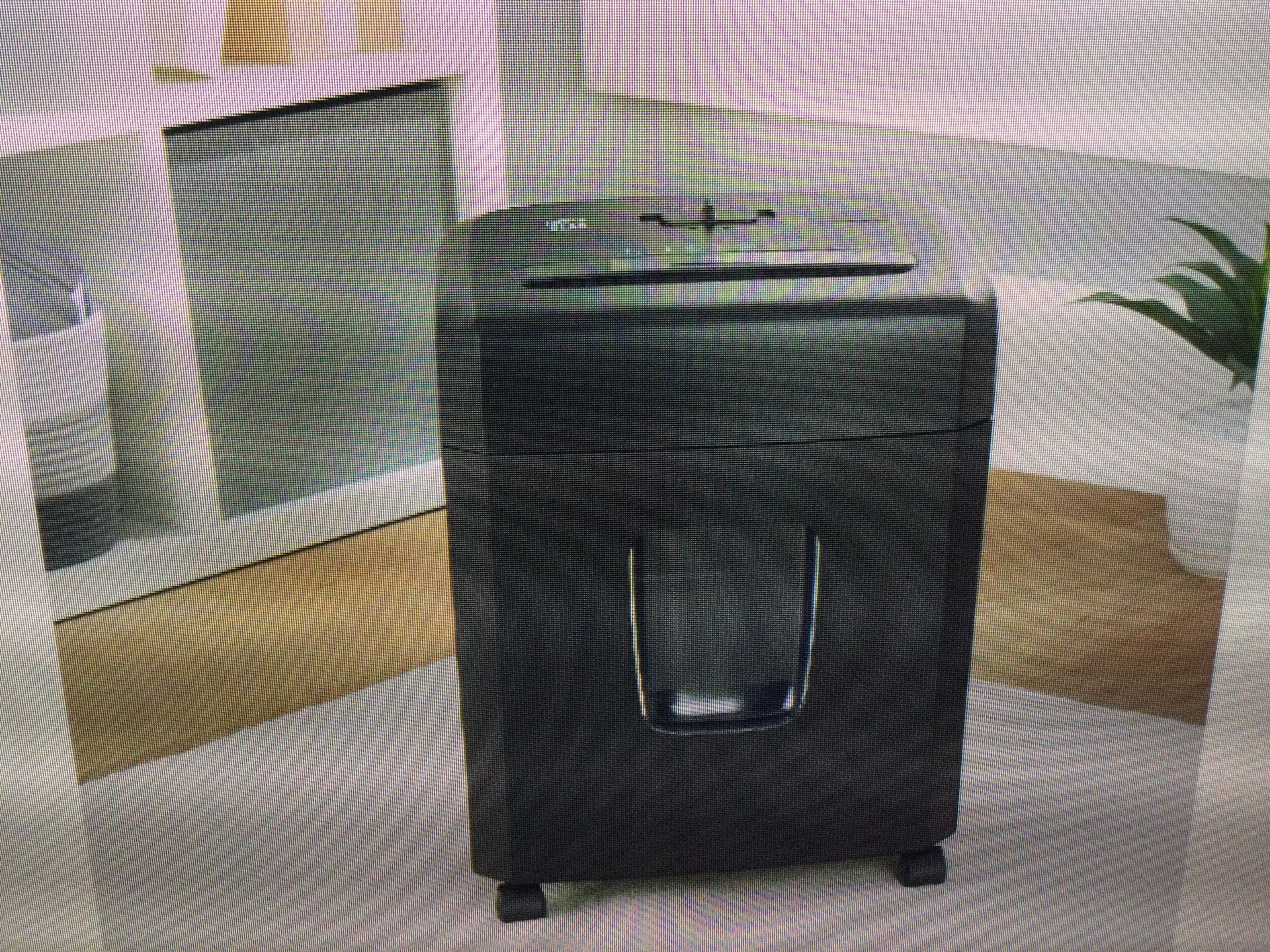 PEN+GEAR 10 SHEET CROSS - CUT PAPER/CREDIT CARD SHREDDER WITH 4 GALLON BIN.  LIGHTLY USED