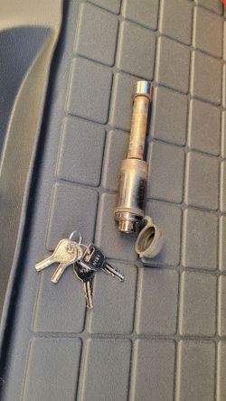 Tow hitch lock
