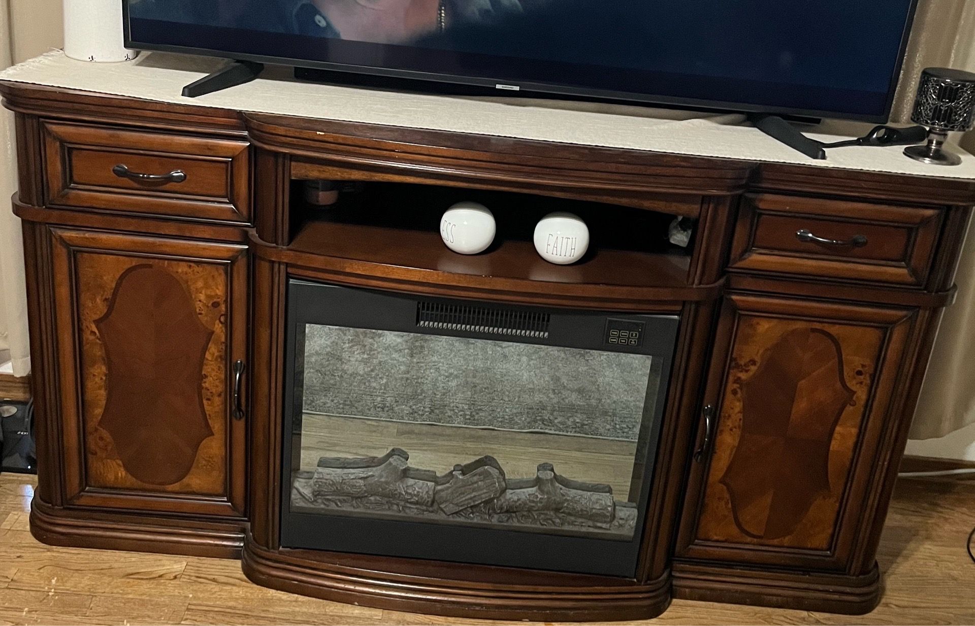 Entertainment center