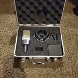AKG c214