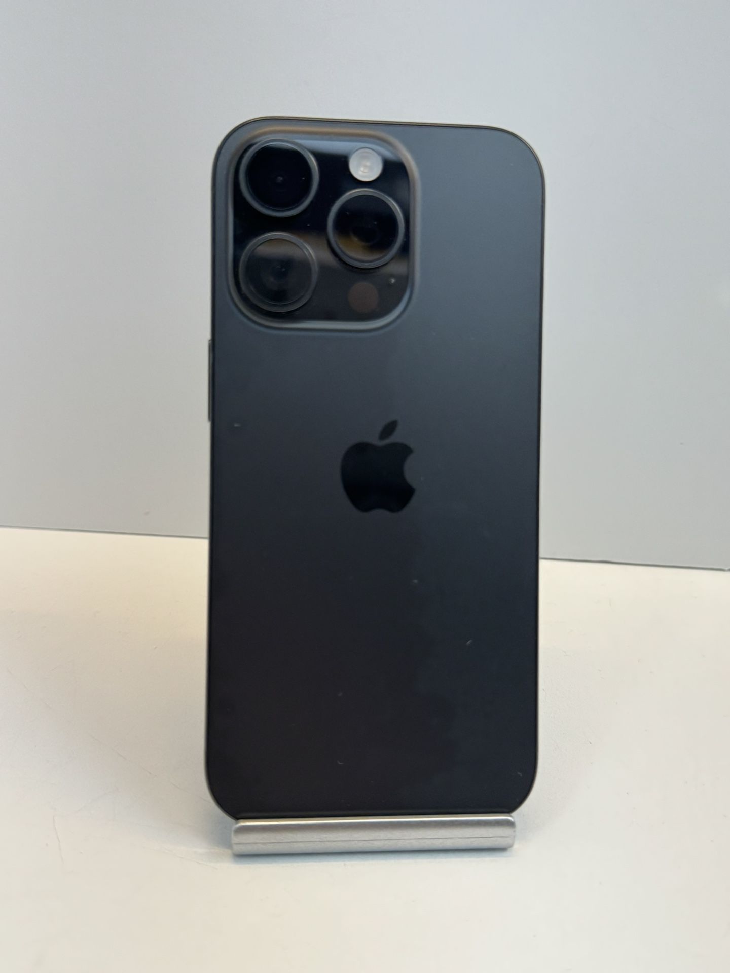 Apple iPhone 16 PRO 128gb. ( Cellphone Unlocked )