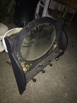 Beautiful Victorian mirror T26”W26”