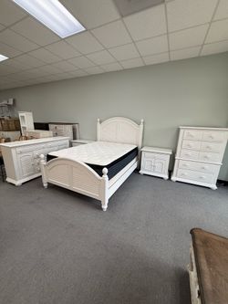 Queen bedroom set (FREE 24H DELIVERY AND SETUP)