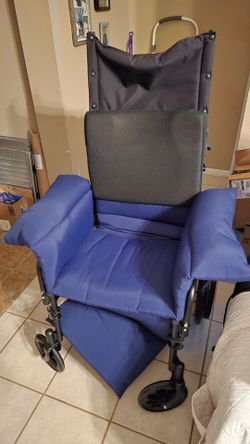 Wheelchair that reclines