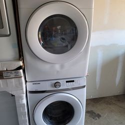 New Dented Samsung 4.5cu Ft Front Load Washer And Stackable Gas Dryer Set 