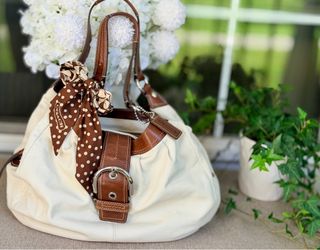 Vintage Authentic Coach Soho Lynn Hobo (Mid-2000s)