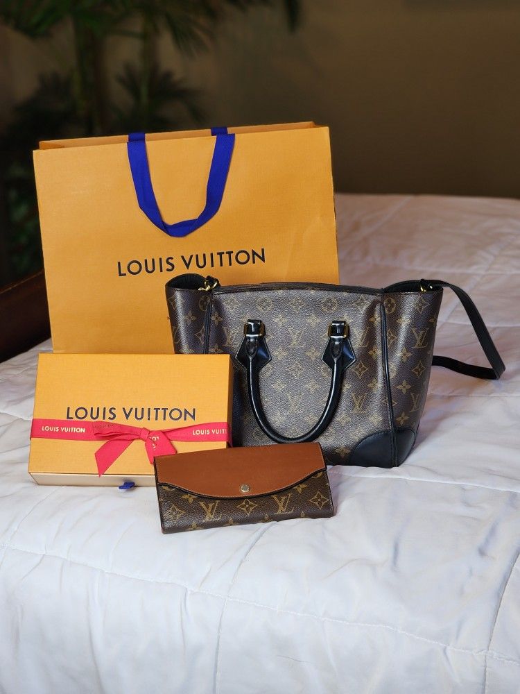 Louis Vuitton Purse (Authentic)