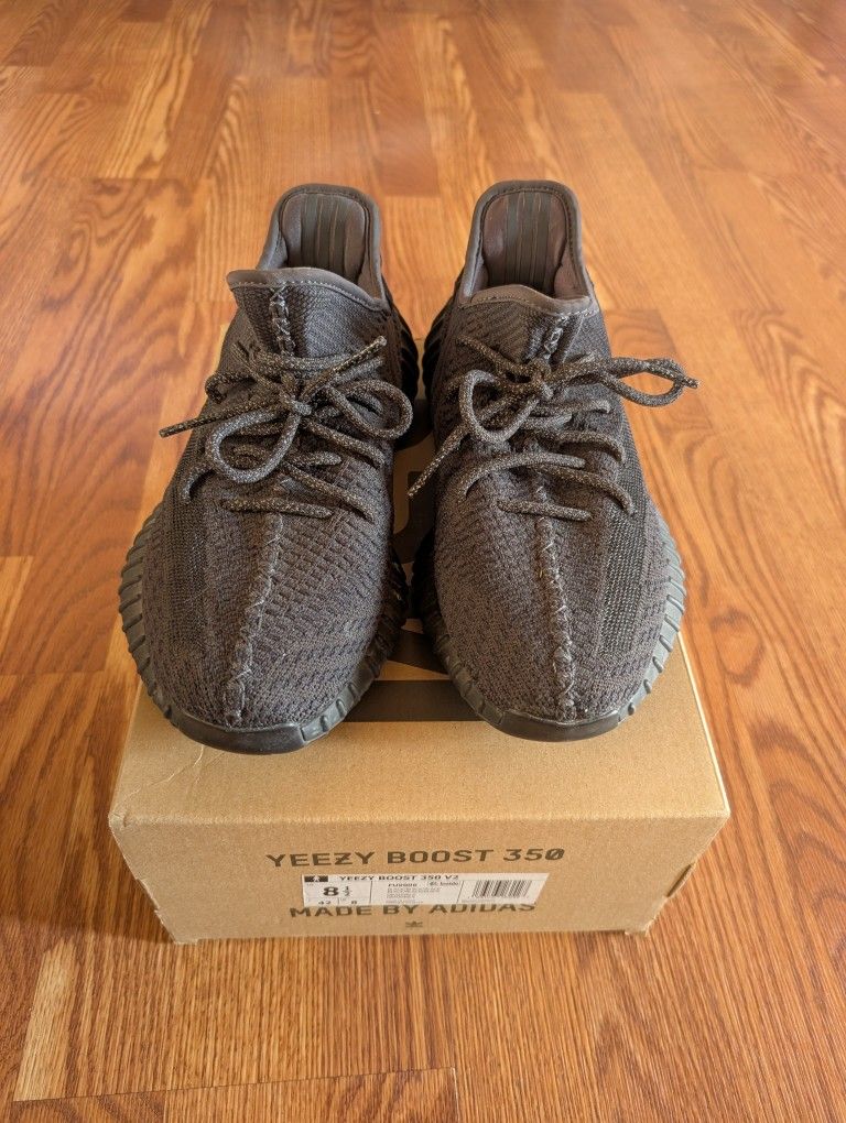 Adidas Yeezy Boost 350 V2  Black Non Reflective Size 8.5