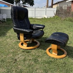 Ekornes Stressless Royal Recliner & Ottoman – Black Leather (Made in Norway)