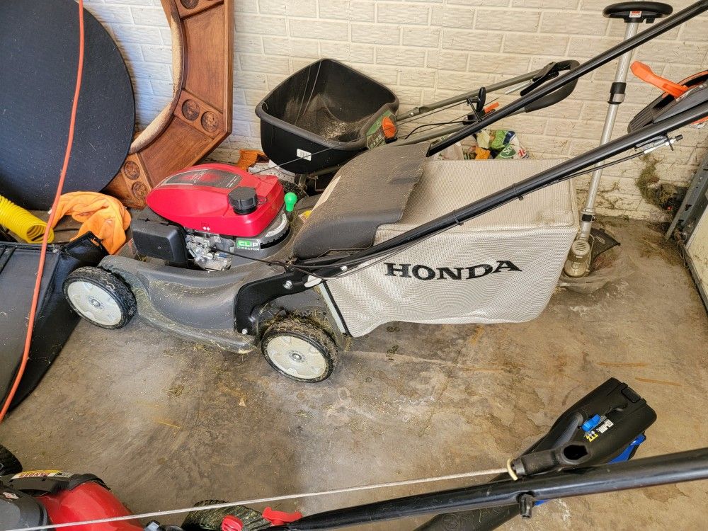 Honda HRX217 Self Propelled Lawn Mower