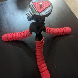 Mini adjustable tripod
