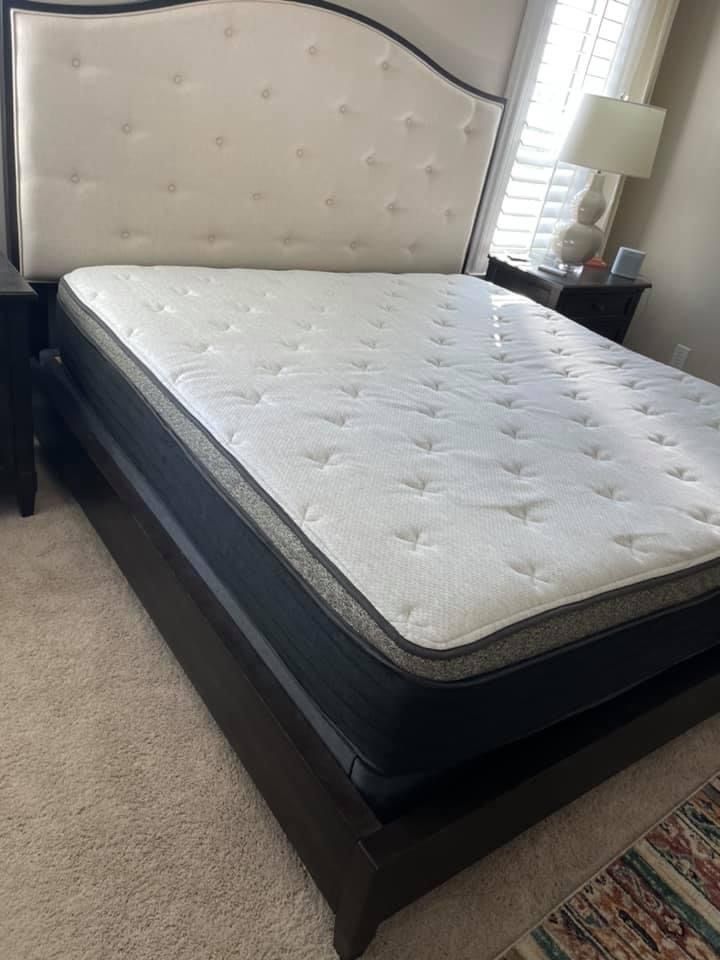 🛏️ KING hybrid Pillowtop Mattress Like New