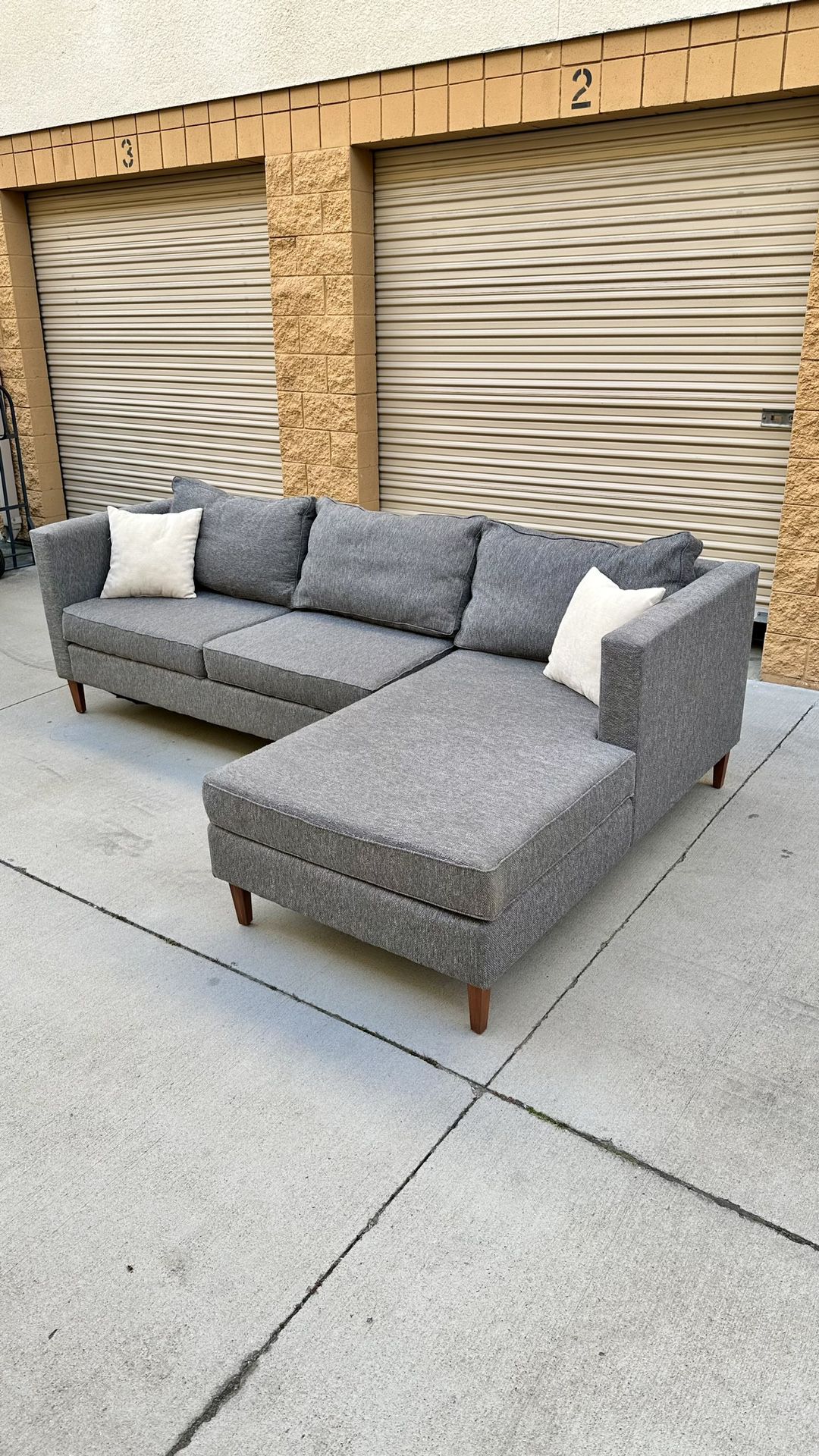 Large & Comfy Right Facing Grey Sectional Sofa - Free Delivery 🚚
