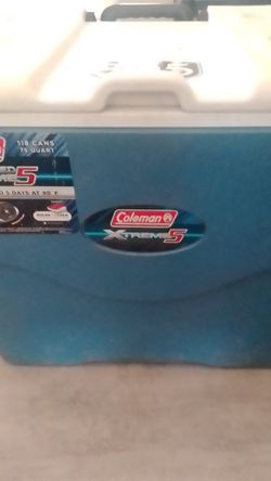 Coleman 75 quart Xtreme 5 wheeled