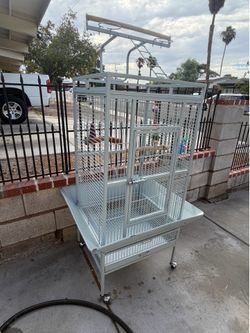 SEND OFFER‼️Large Metal Bird Cage with Play Top‼️ FOR PARROT, CONURE, LOVEBIRDS✨NEED IT GONE ASAP❕