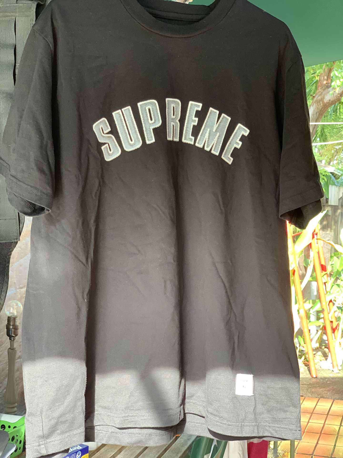 Supreme Shirt (Size XL)
