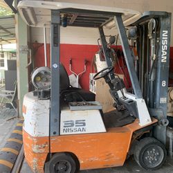 Nissan Warehouse Forklift