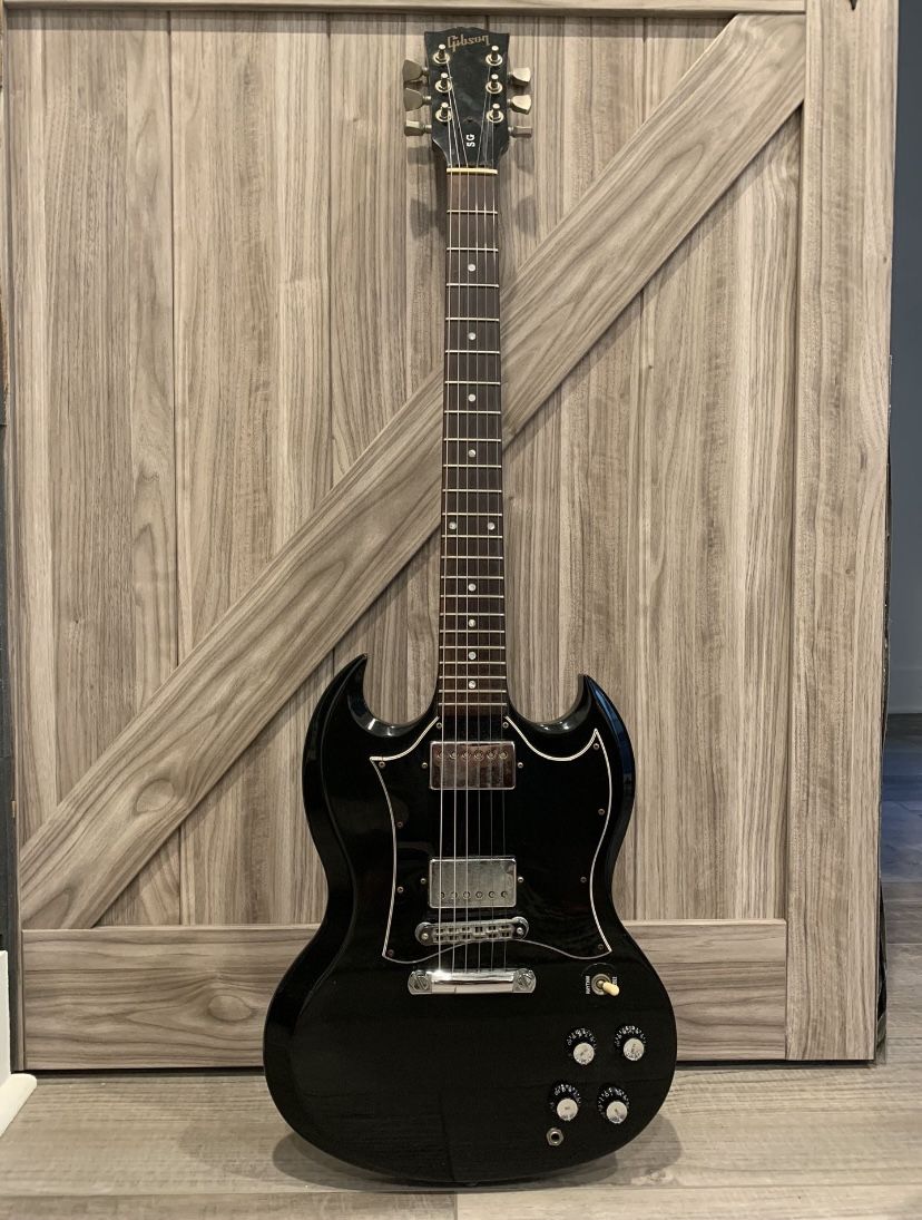 Gibson SG Electric Guitar (Black) with Hard Case