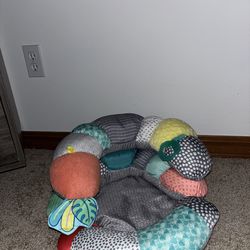 Baby tummy time seat