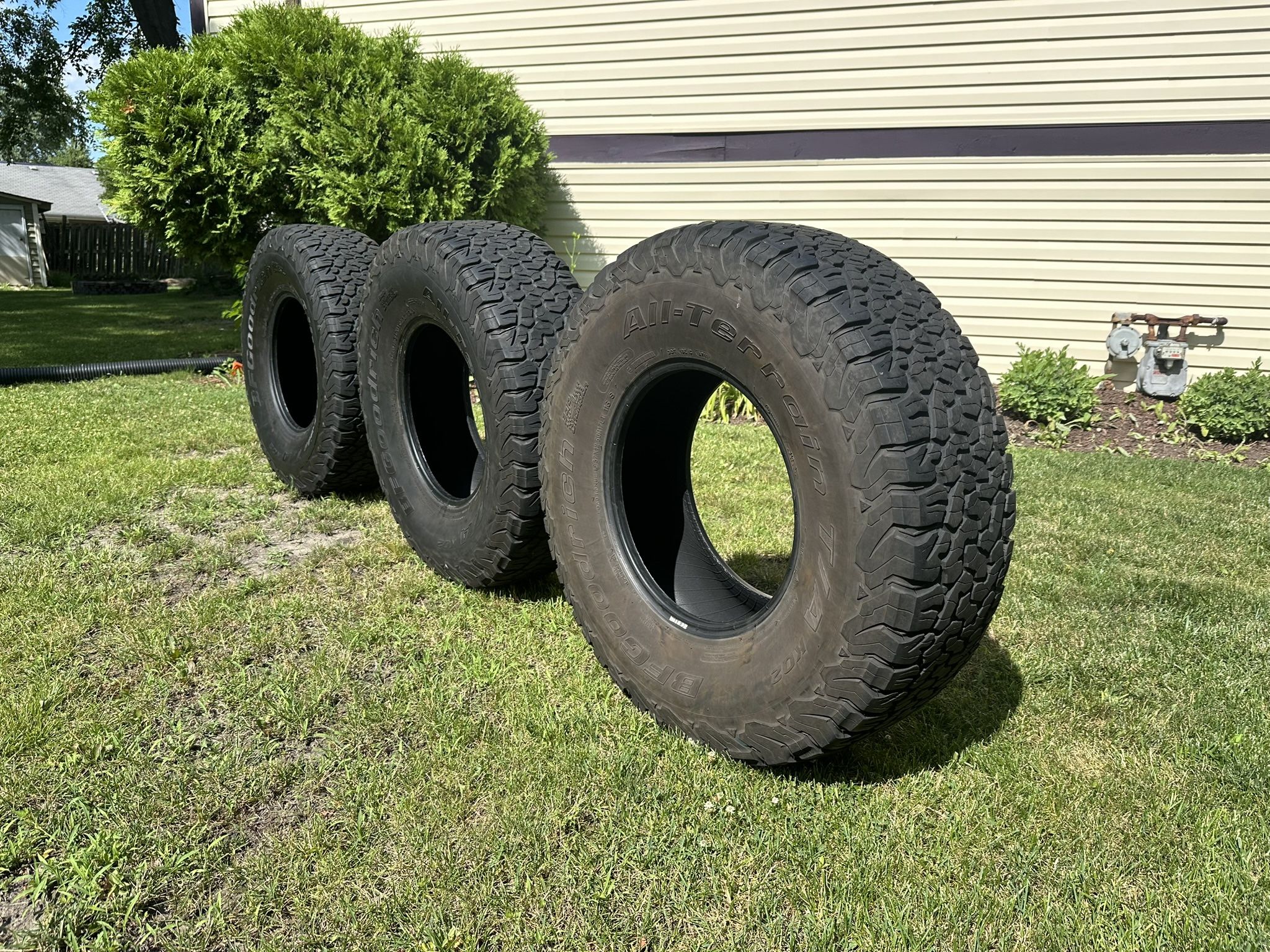(3) 37x12.50R17 BFGoodrich A/T Ko2 tires