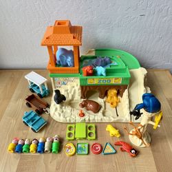 Vintage 1984 Fisher Price Little People Zoo #916 - Complete