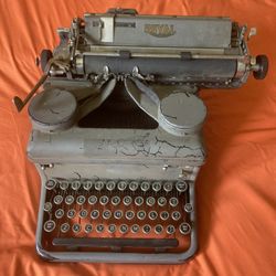 Royal Typewriter 1920’s