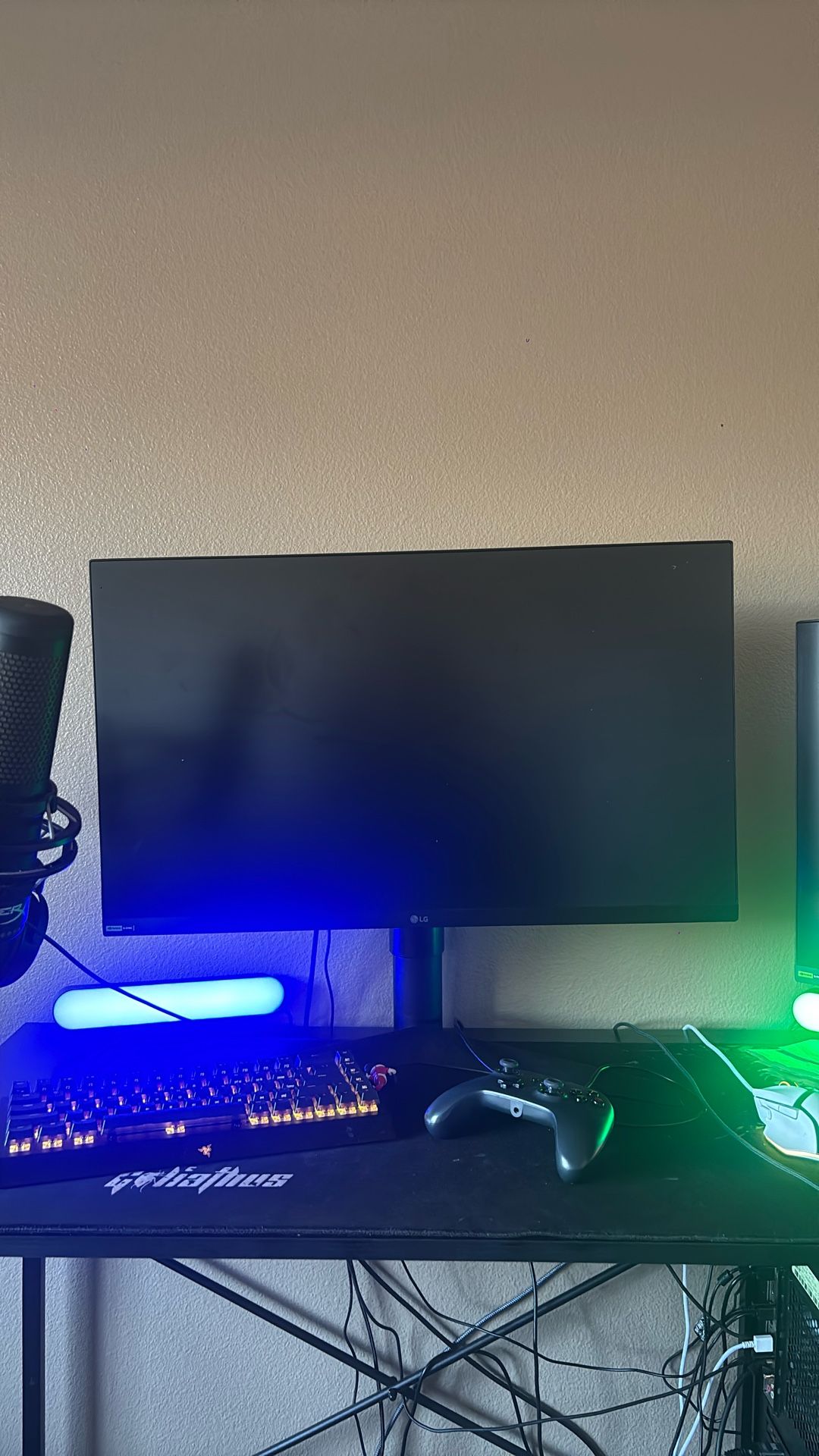 27.2” LG ULTRAGEAR (2560x 1440)