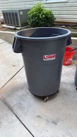Outdoors trash can