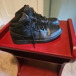 Jordan 1 Triple Black 
