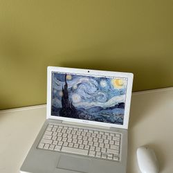 🔥  Vintage Aesthetic: White Apple MacBook + Mighty Mouse - $60 OBO 💻