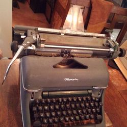 Antique 1920's Royal Typewriter