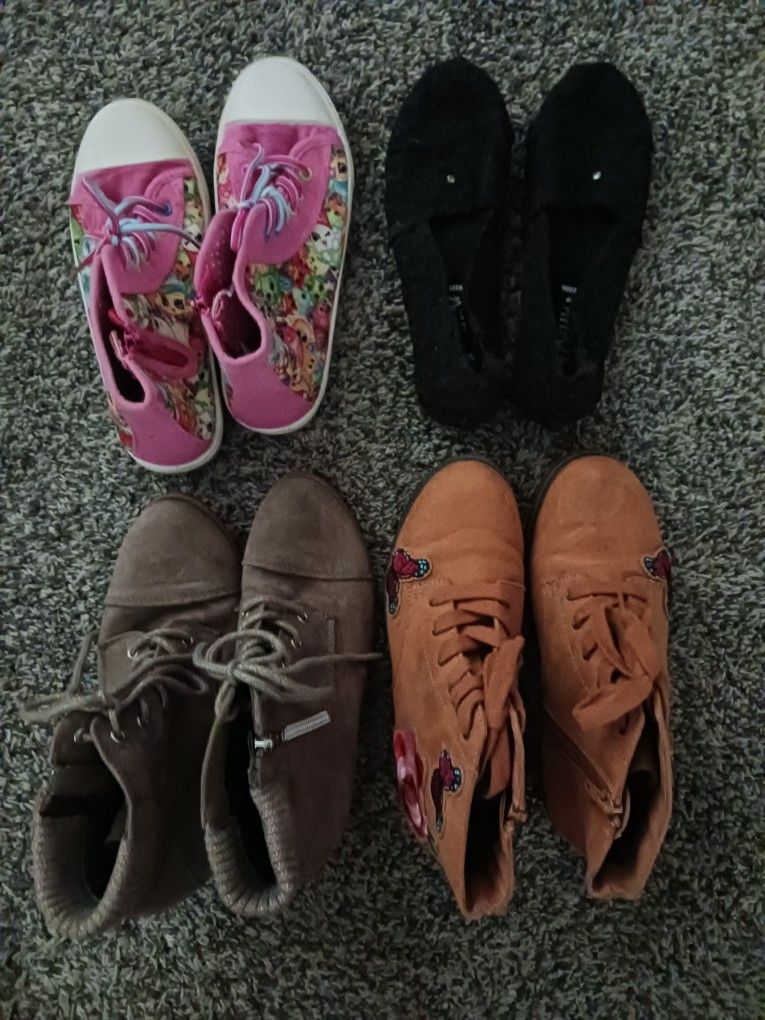 Girl's Shoes Size 3