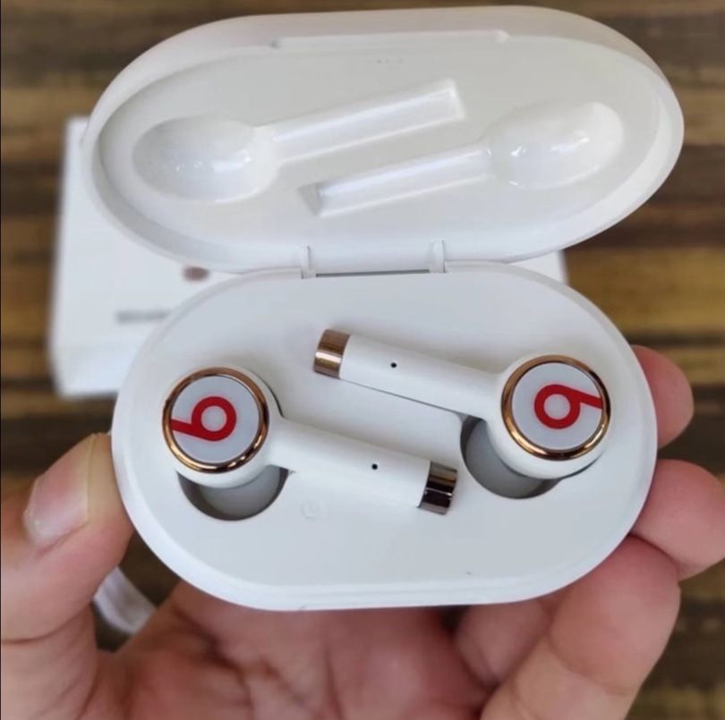 🔥🔥Beats by Dre Beats Tour 3 🔥🔥Wireless Earbuds W/Case🔥🔥