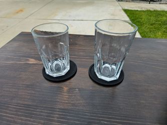 Set of 16 glass cups