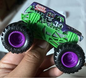 SPIN MASTER Monster Jam GRAVE DIGGER 30th Anniversary Monster Truck Pre-Owned