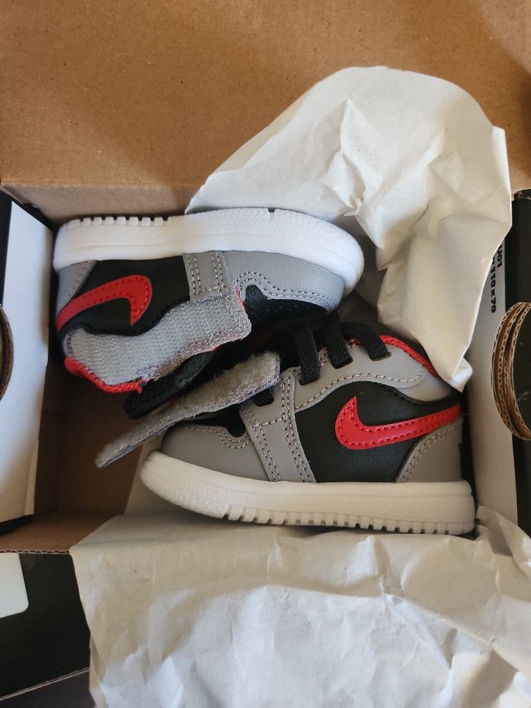Baby Jordan's 1 Low alt