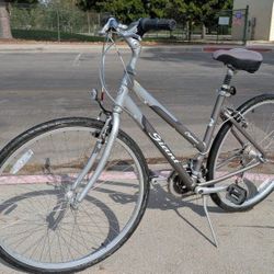 Women's Hybrid Bike Giant Womens Bicycle Rides Smooth 21 Speed