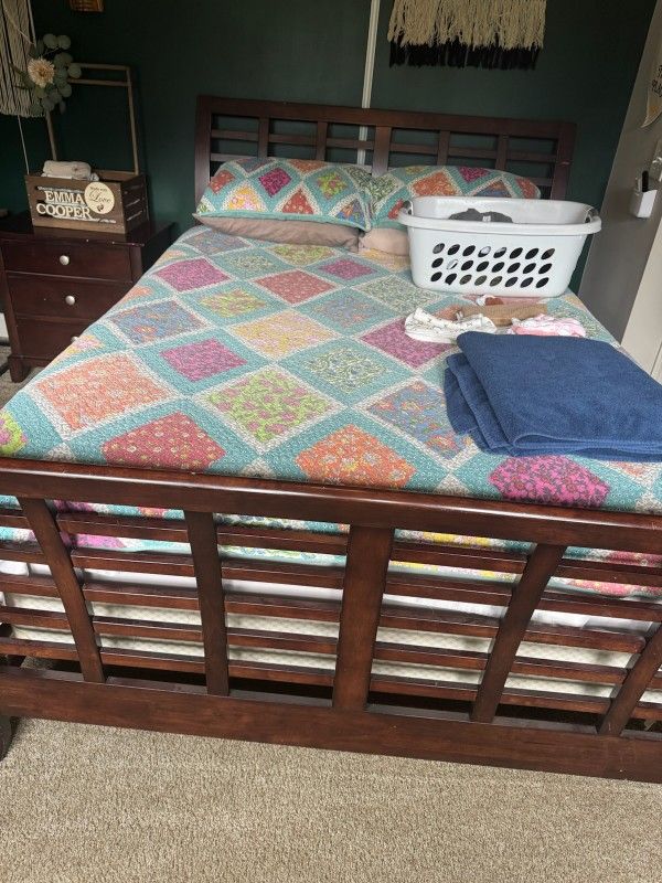 Queen Bed w/ Nightstand