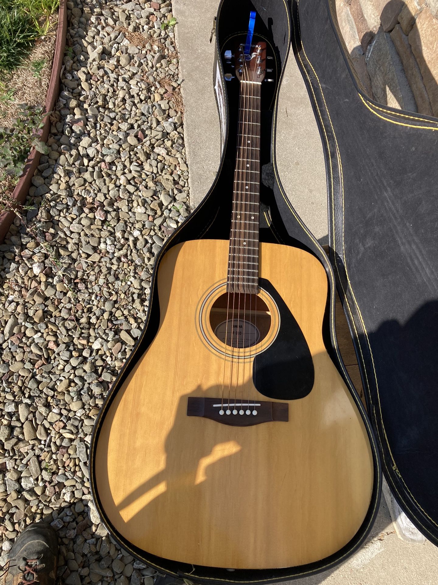 Yamaha F310 6 Strings Acoustic Guitar for Sale in Lathrop, CA OfferUp