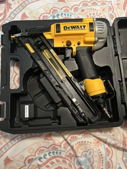 DeWalt 15 GA Nail Gun 