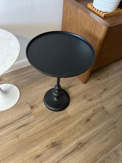 BLACK SIDE TABLE