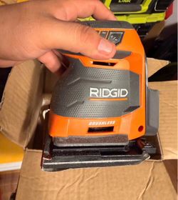 RIDGID 18V OCTANE Brushless Cordless 3-Speed 1/4 Sheet Sander